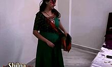 Une bhabhi indienne aux gros seins dans une vidéo de masturbation faite maison