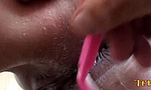 Video de sexo gfsex de Natalie Galdino tomando una polla afeitada en su culo