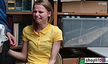 Rysk tonåring med små bröst fångad på dold kamera