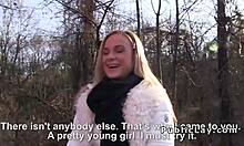捷克女孩在POV中自制户外性爱